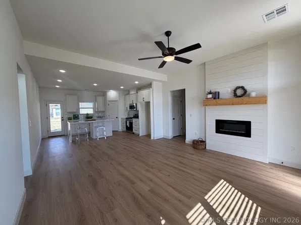 10866 S 279th East Ave, Coweta, OK 74429