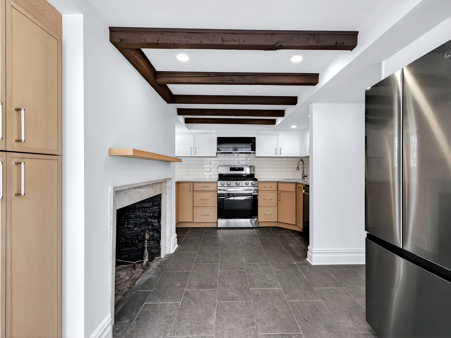 3 bed, 2.5 bath, 1462 sqft, $7,850 — Photo 4