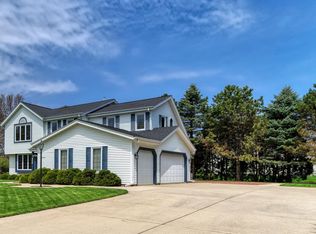 606 Greenway Ter, Hartland, WI 53029