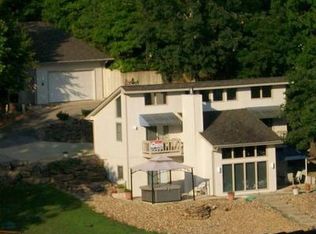 65 Eagleview Dr, Sunrise Beach, MO 65079