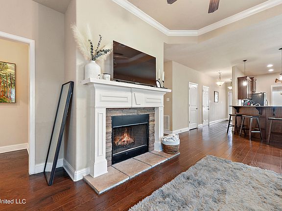 5th image of 14172 Fox Hill Dr