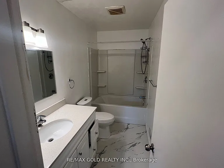 979 Wellington St — Photo 15