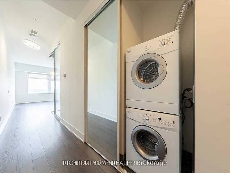 111 Saint Clair Ave W #1023 — Photo 9