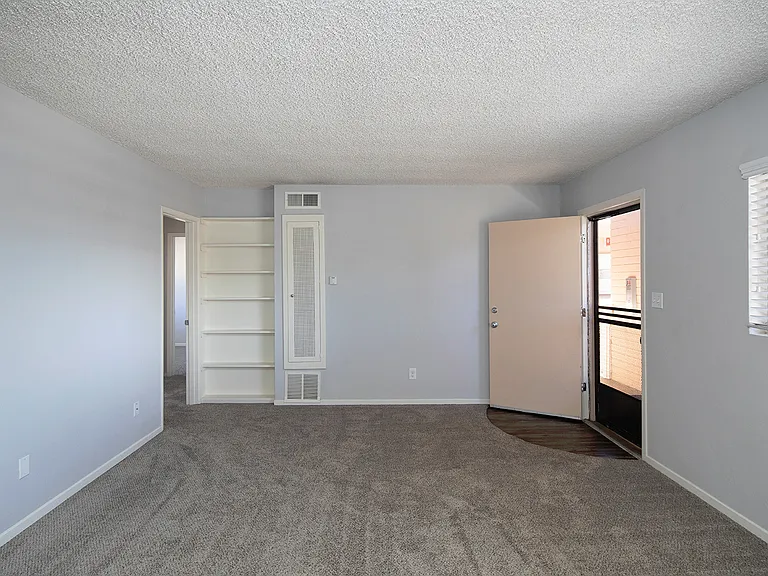 Emerald Manor Apartments — Photo 4