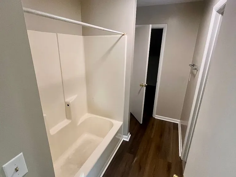 407 Lugenia Dr — Photo 9