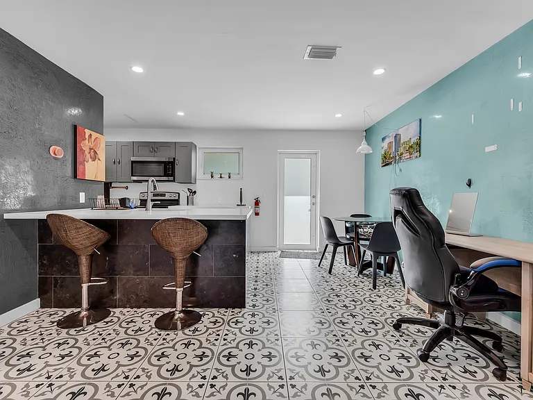 4014 NW 5th Ave #4014 — Photo 7