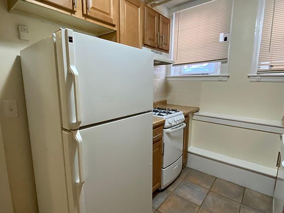 4th image of 5 Barrows St #C