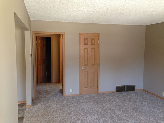 4th image of 220 W Sherman St