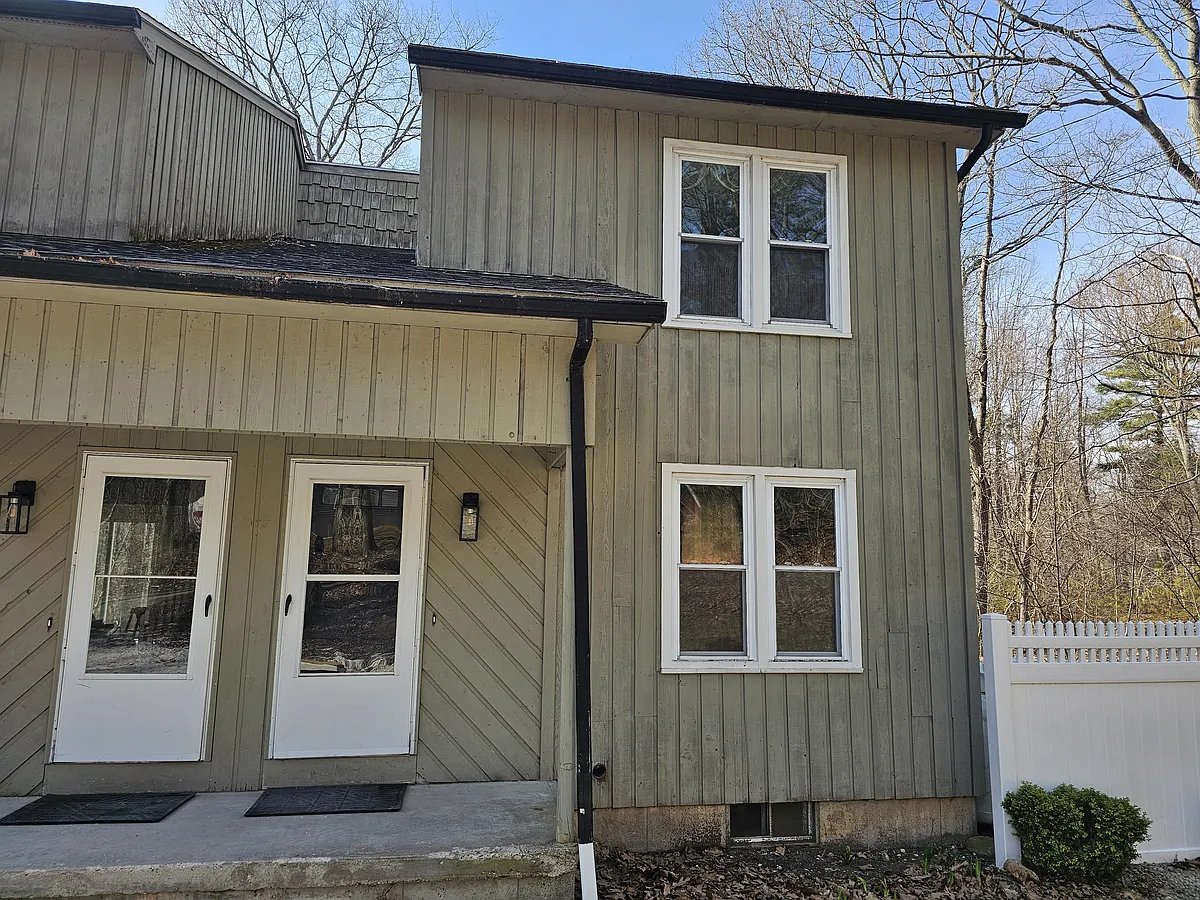 Building Photo - 60 Lake George Rd #B