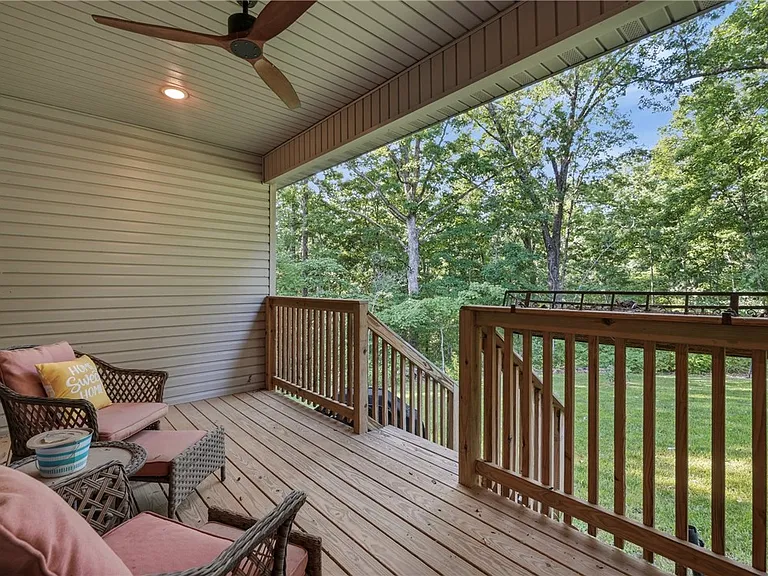 8 Leyland Dr — Photo 30