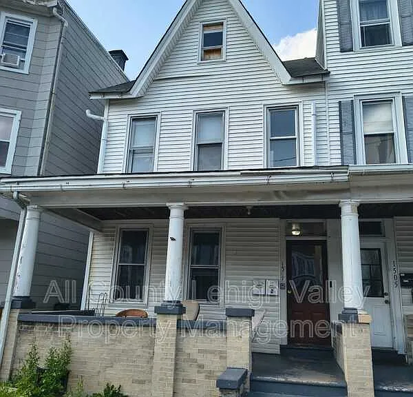 1507 Washington St — Photo 1