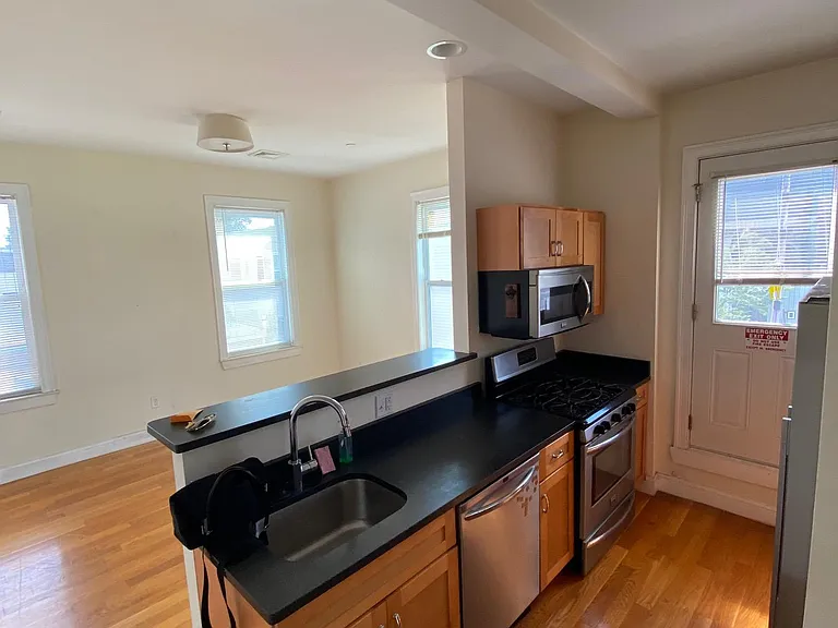 536 Cambridge St — Photo 2