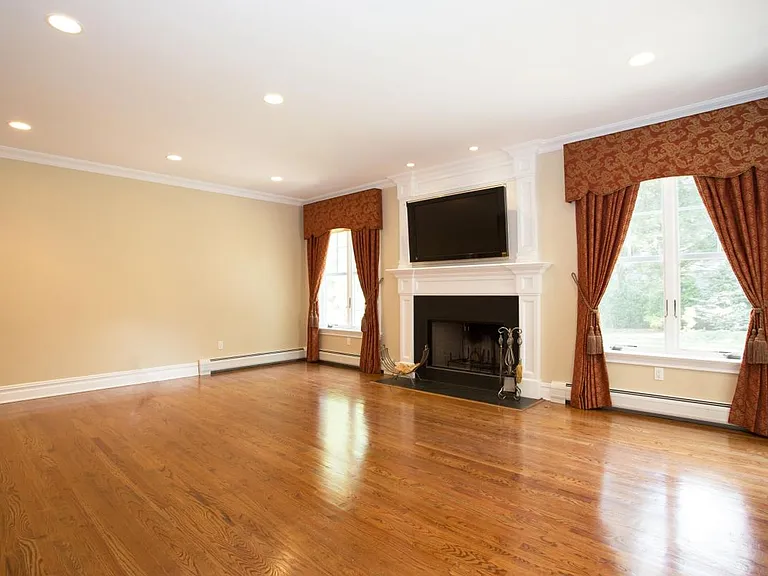 85 Everett St — Photo 15