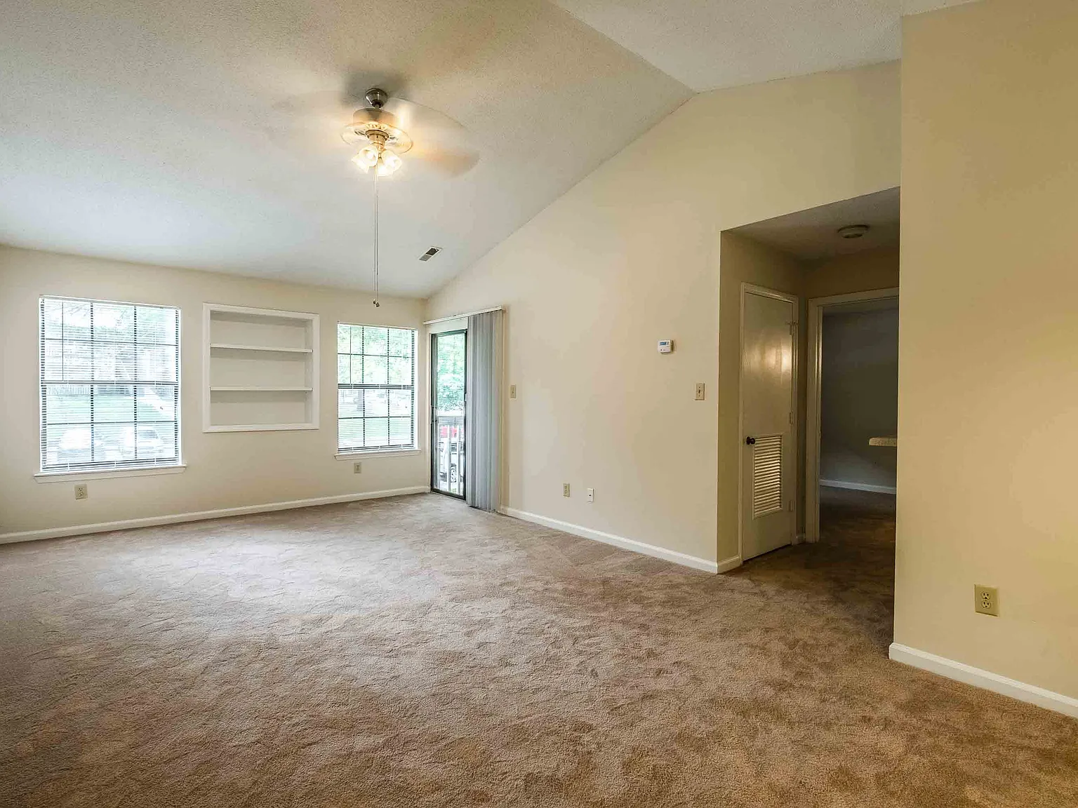 Hanover Court Apartments — Photo 2