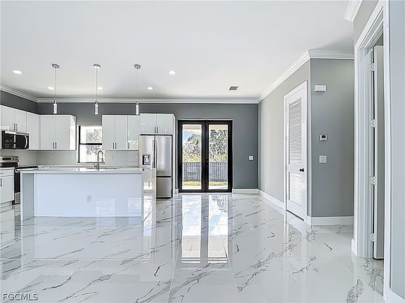 5th image of 603 W 17th St