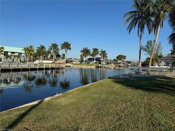 5207 Willow CT, CAPE CORAL, FL 33904