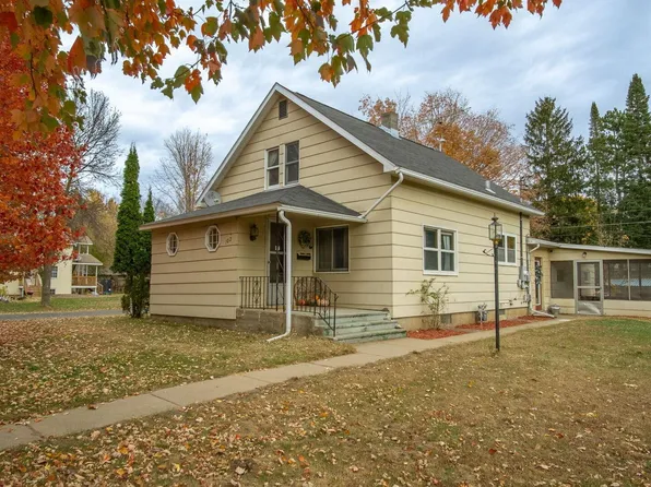 102 14th St SE, Menomonie, WI 54751