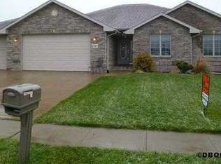 6147 Forest Hills Dr, Dubuque, IA 52002