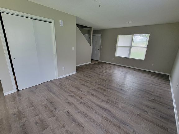 4th image of 630-632 W Country Squire Ct #630