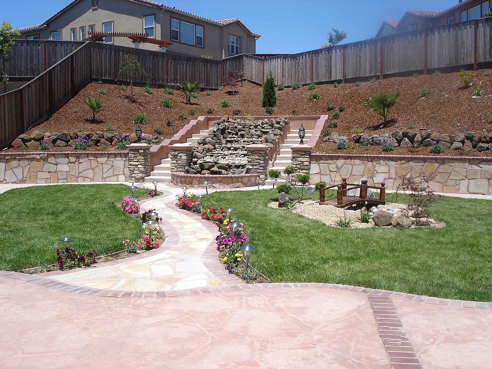 Park like setting rear yard