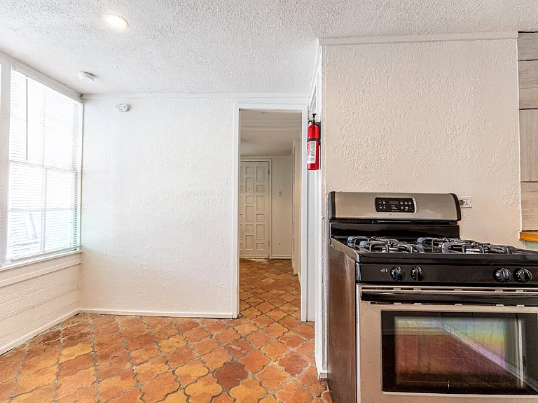 426 W Woodlawn Ave #1 — Photo 16