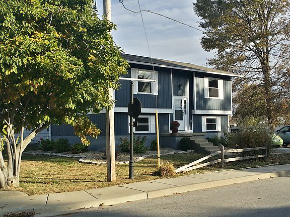 3rd image of 201 E Union St