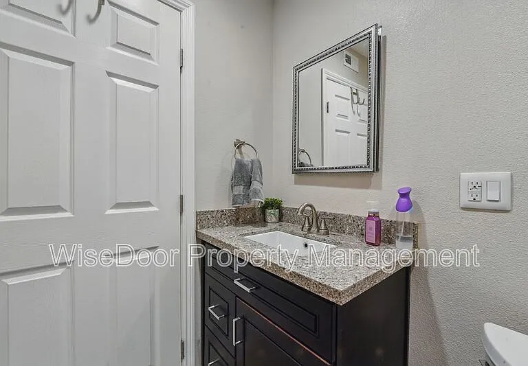387 E Nubia St — Photo 17