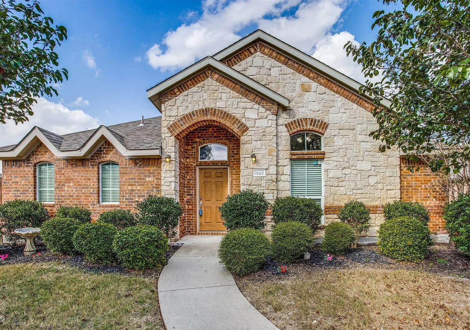 1627 Summerfield Drive — Photo 1