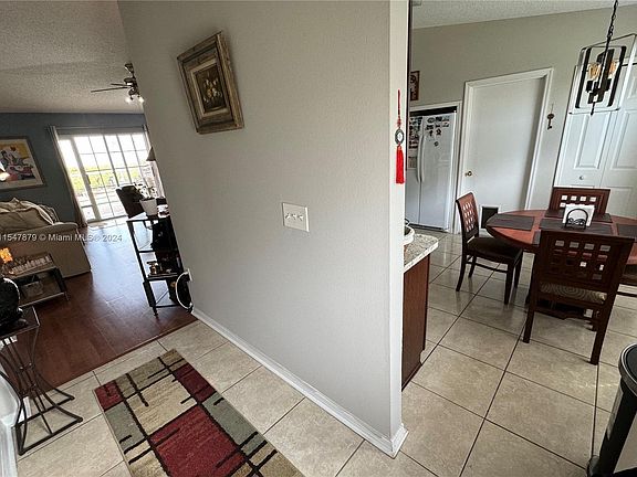 4th image of 516 Meadow Green Dr