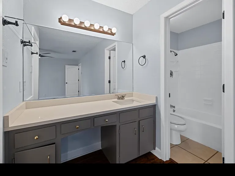 9201 Robins Nest Ln — Photo 2