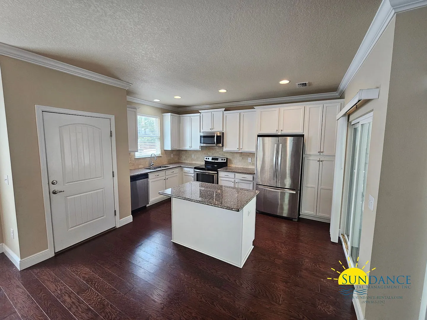 Spacious 4-Bedroom Home Minutes from the Gulf with Community Pool — Photo 4