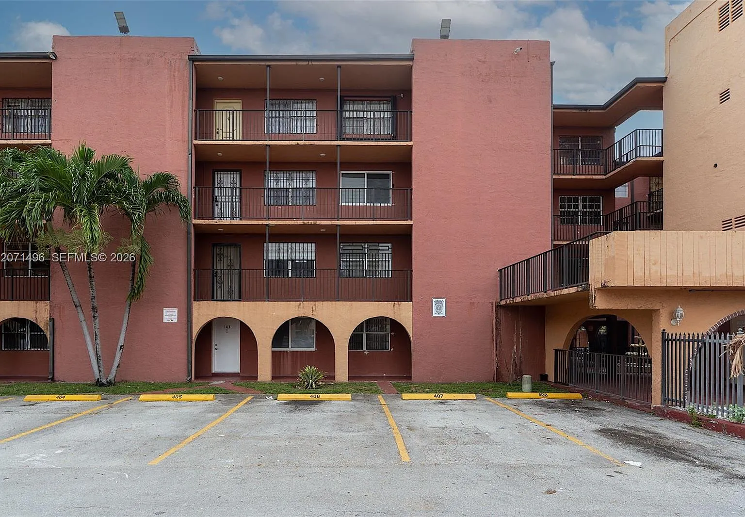 Westland Manors East Cond — Photo 3