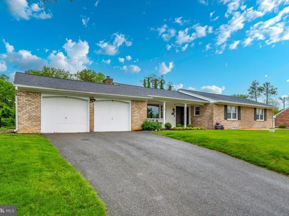 22019 Mohawk Dr, Smithsburg, MD 21783
