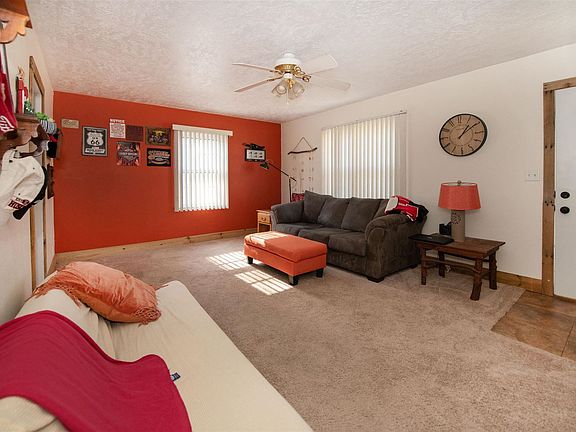 3rd image of 304 N Chicago Ave