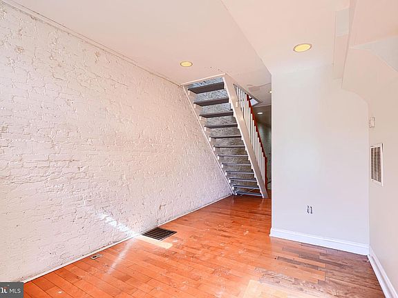 3rd image of 864 Carroll St