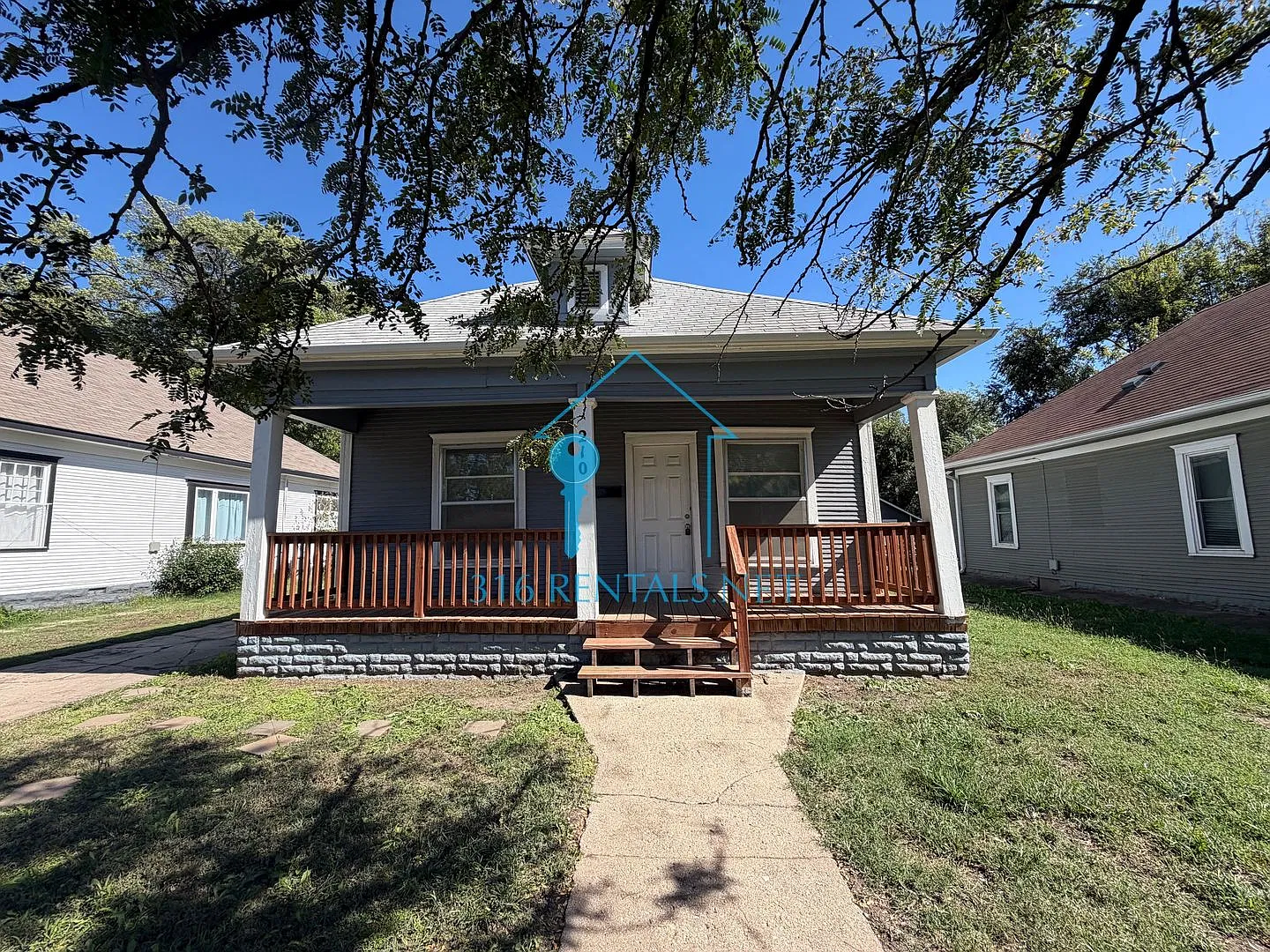 $1100 - 3 bed 1 bath - Single Family Home — Photo 1