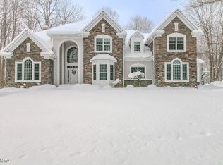 12430 Willshire Ln, Chardon, OH 44024