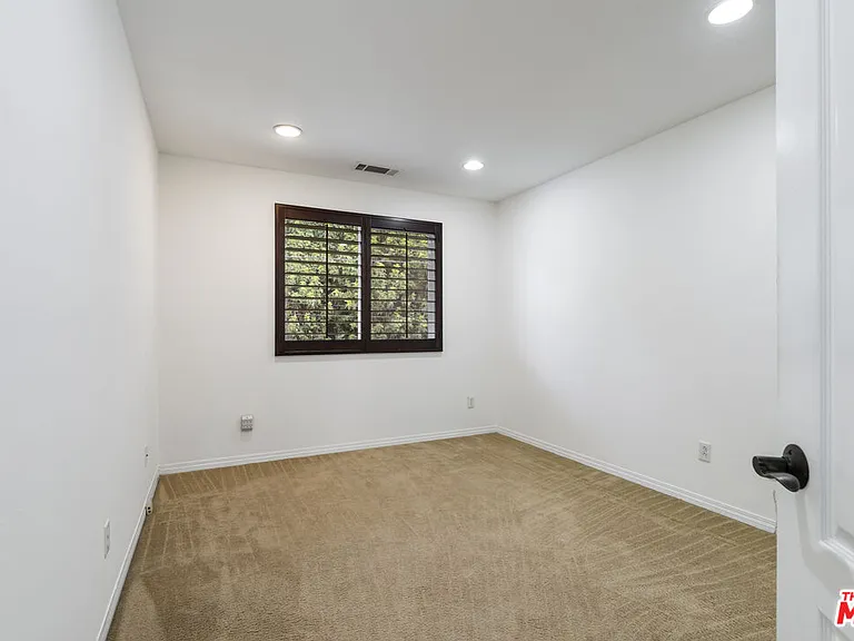 14321 Hortense St — Photo 38