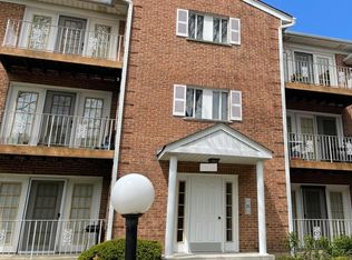 4264 Central Rd APT 102, Glenview, IL 60025