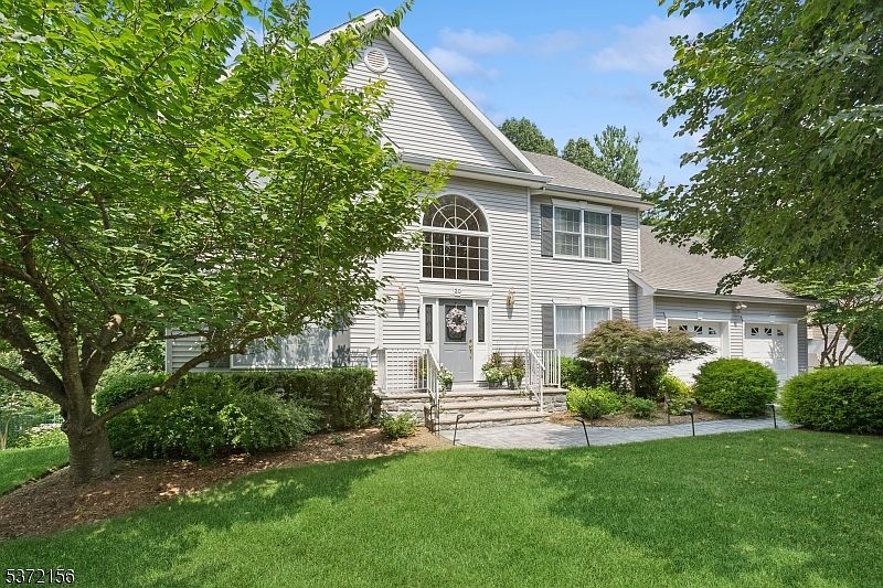1st image of 20 Redwood Ave