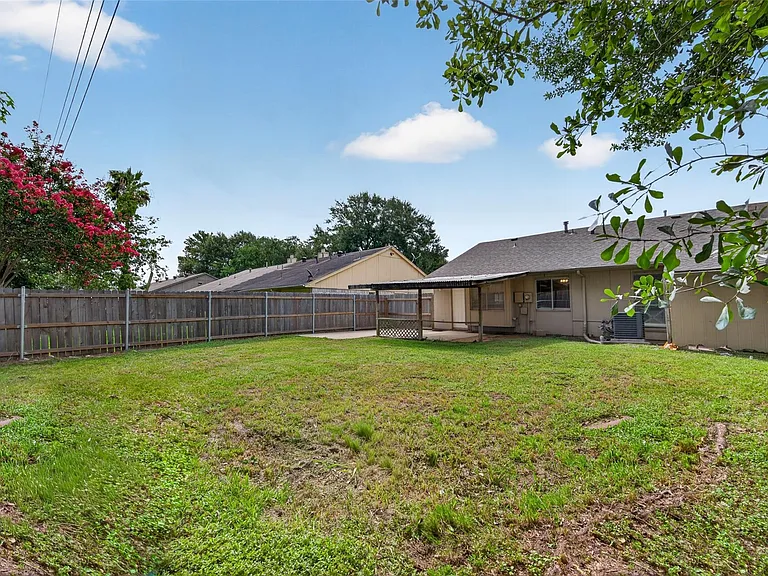 2403 Autumn Springs Ln — Photo 32