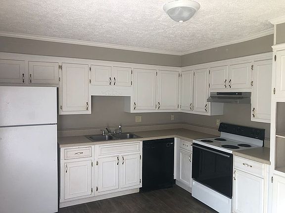 3rd image of 111 Lakeshore Dr