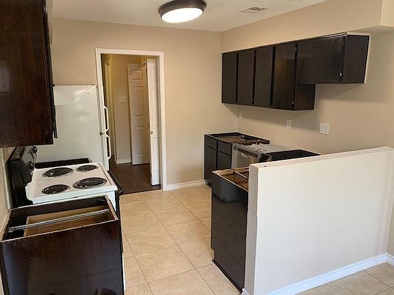 Kitchen (countertops about to be installed)