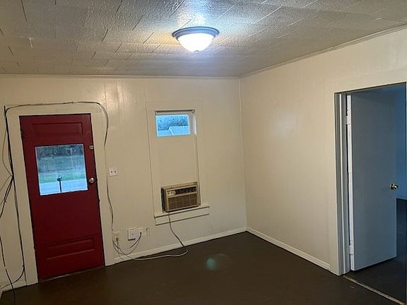 2nd image of 209 N 8th St