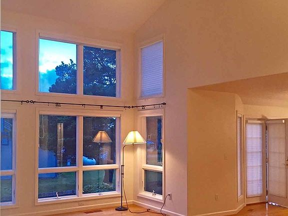 4th image of 2709 Sea Crest Ave N