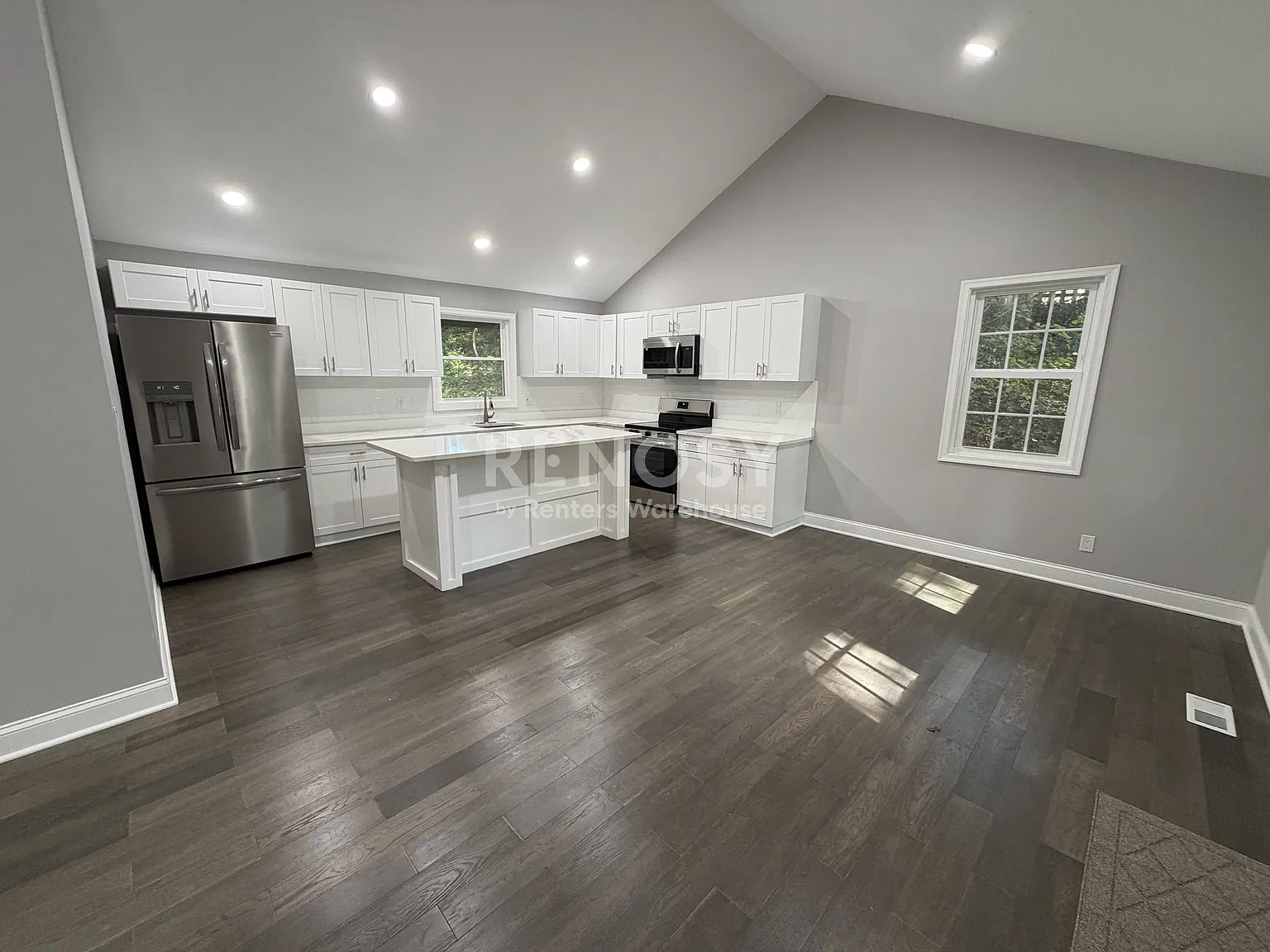 3 Bed / 2 Bath SFH — Photo 2
