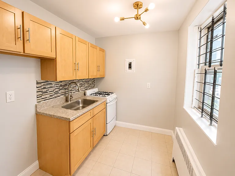 595-596 Elizabeth Ave #2H — Photo 1
