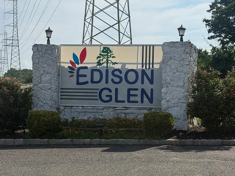 1502 Edison Glen Ter — Photo 28