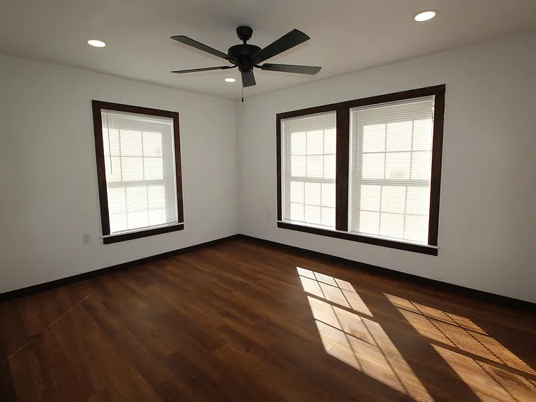 1015 W Kuykendall St — Photo 11