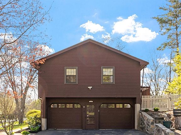 2nd image of 15 Kennel Hill Dr